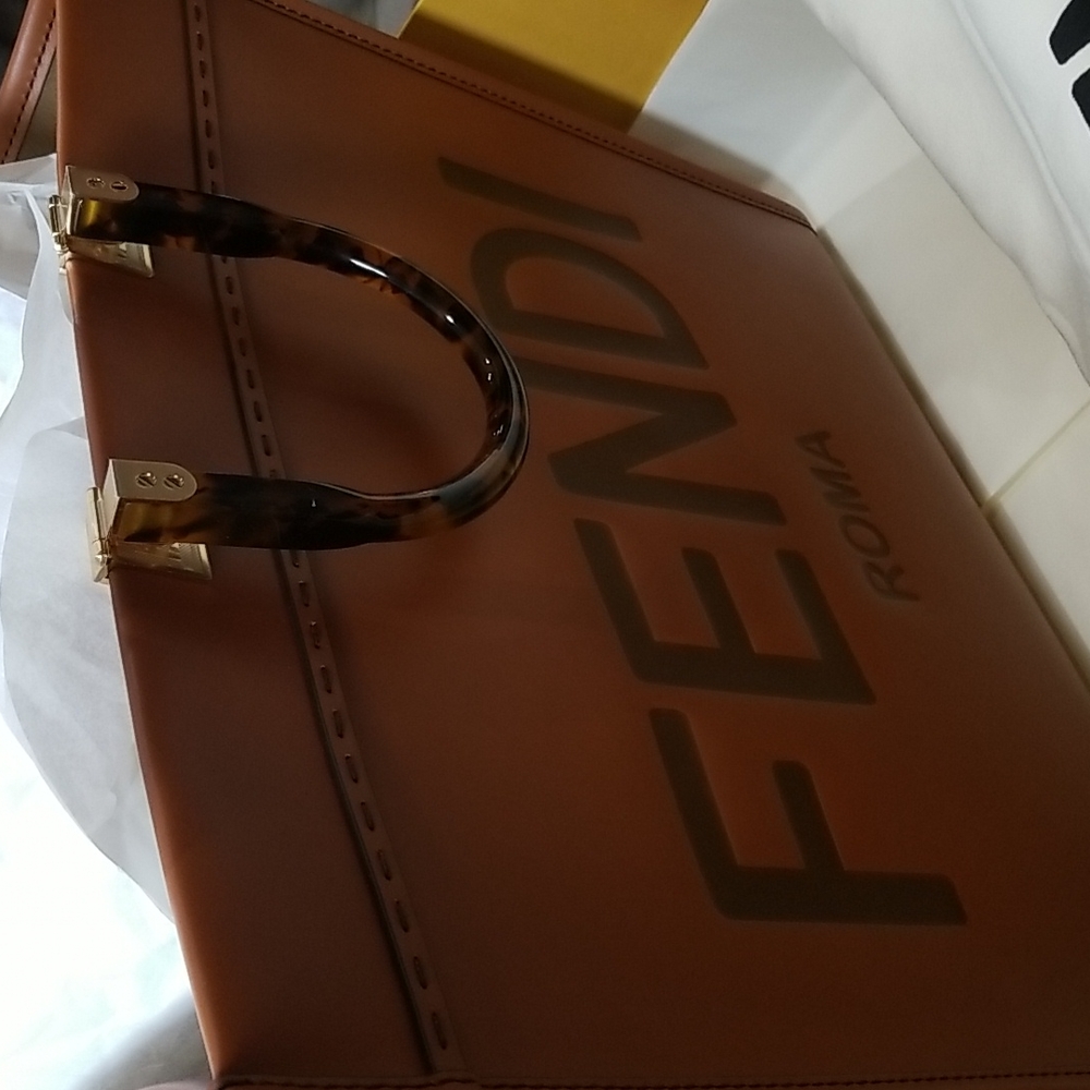 NWT FENDI SUNSHINE TOTE - Picture 5 of 9